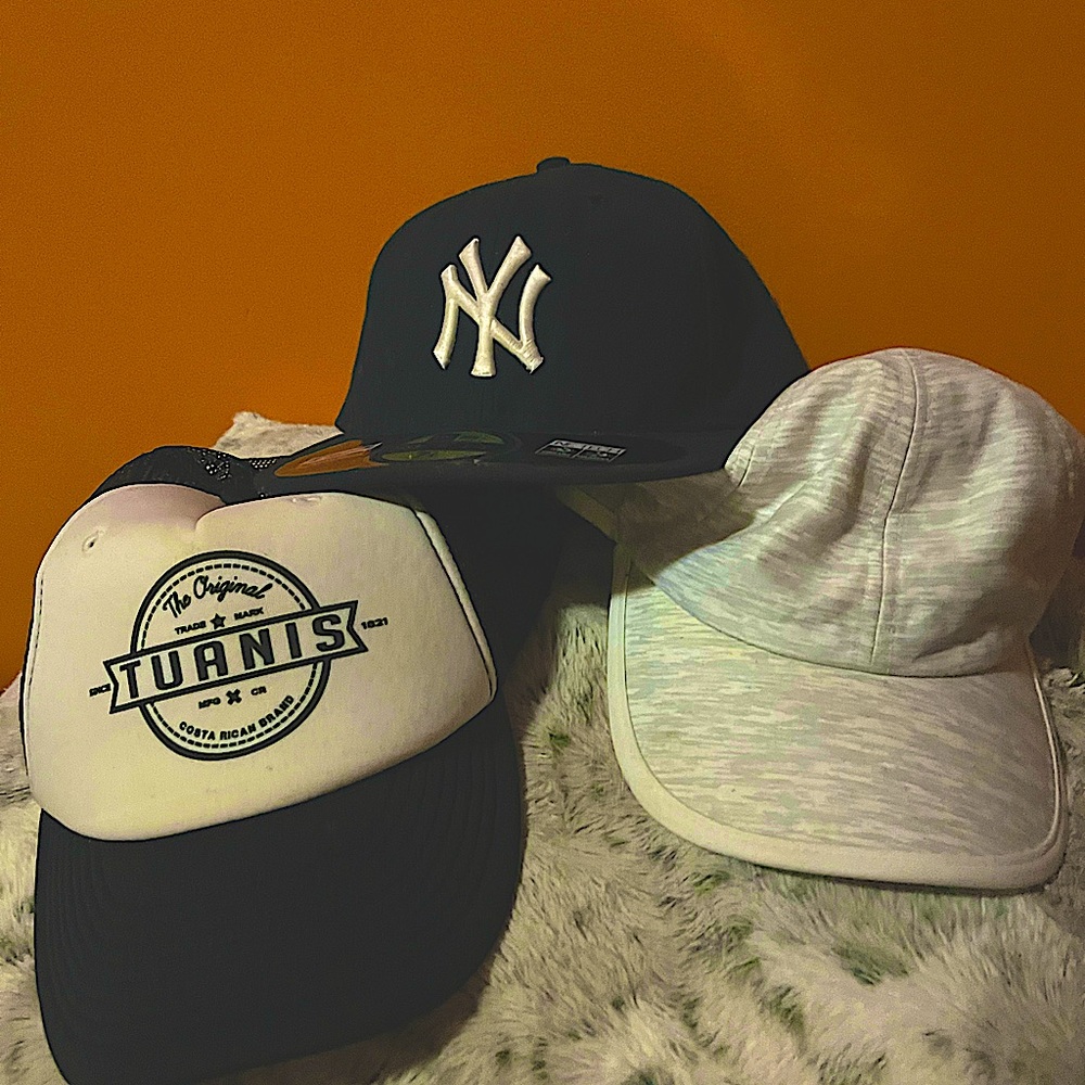 Unisex hat bundle New York Yankees &2 snap backs grey is  womens hat